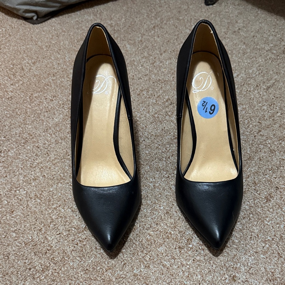 Elegant Black Leather Pumps